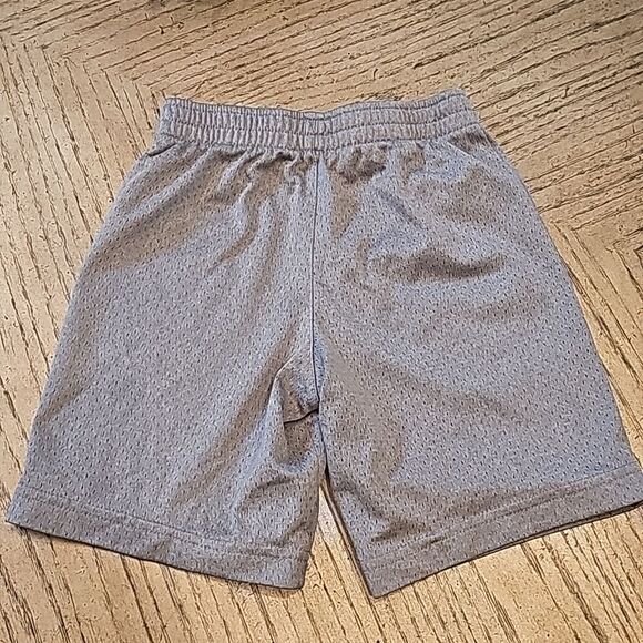 Gray Nike shorts size 6 - Picture 5 of 6